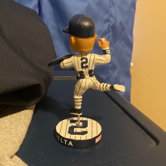New York yankees Derek Jeter/Captain America bobble head - Picture 4 of 5